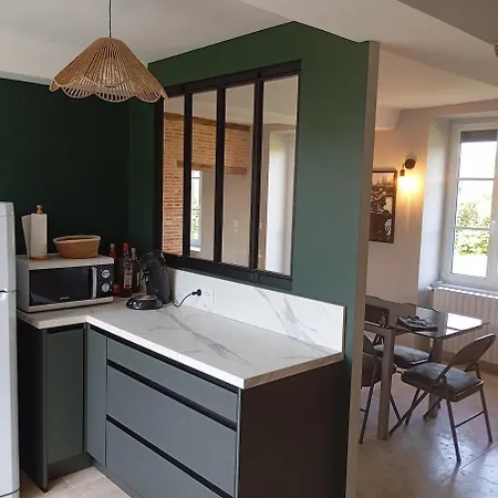 Petite Holiday home Magny-le-Desert