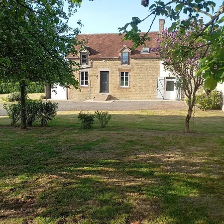 Petite Holiday home Magny-le-Desert